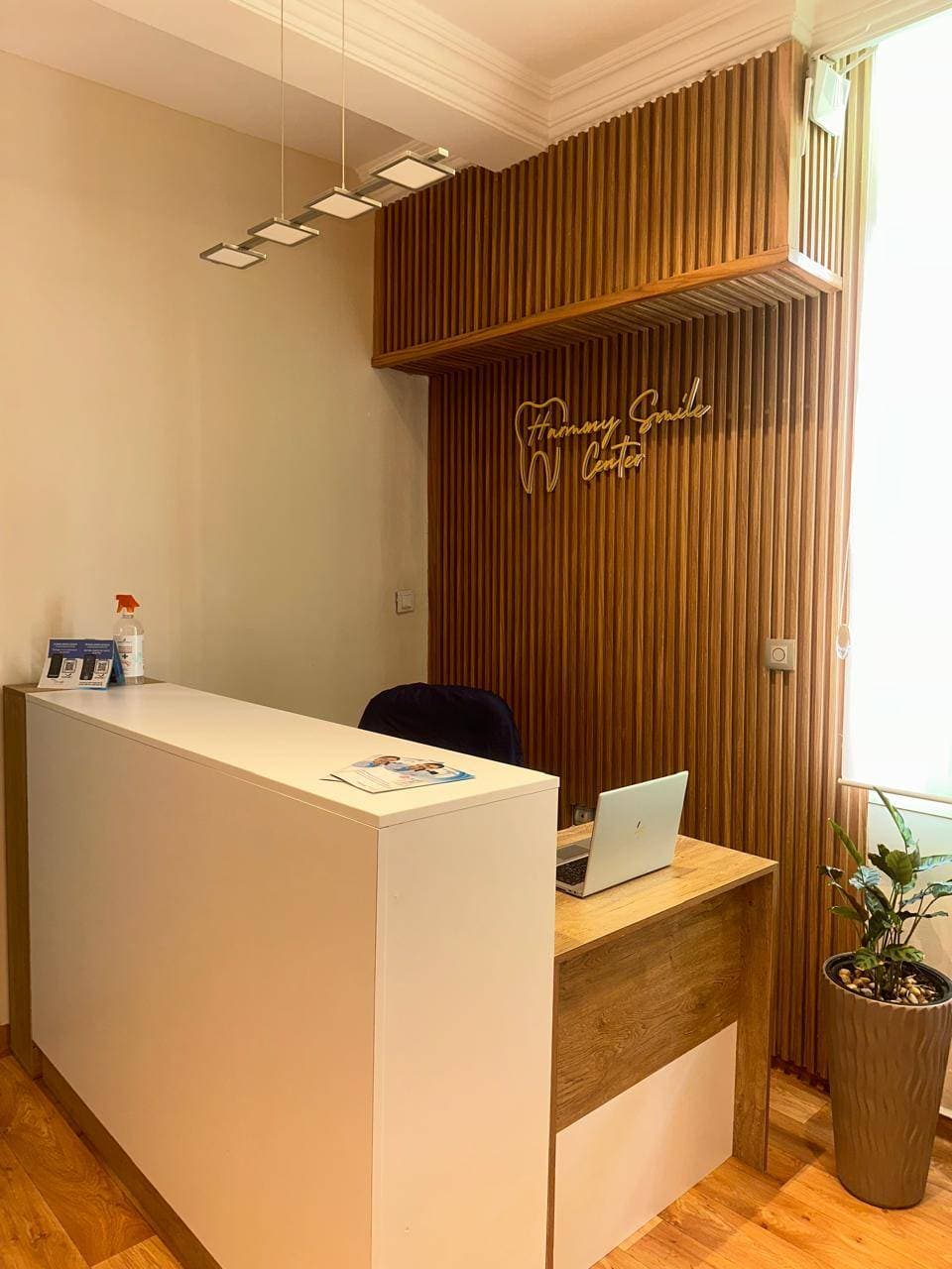 Intérieur moderne du cabinet dentaire Harmony Smile Center